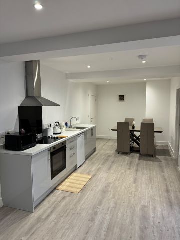 3 Bed Flat, Castle Square, SO14 - Photo 4