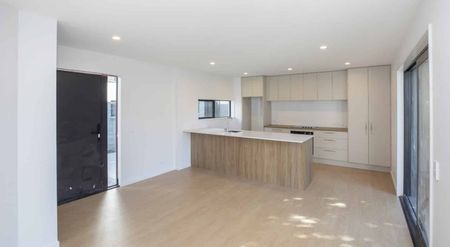 Brand-New Urban Living in Sydenham - Stylish, Low-Maintenance & Central - Photo 3