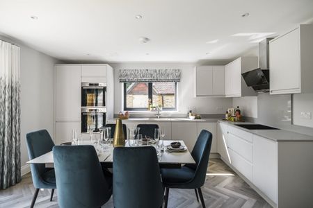 4 bedroom end of terrace house to rent - Photo 4