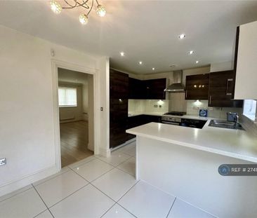 3 bedroom semi-detached house to rent - Photo 6