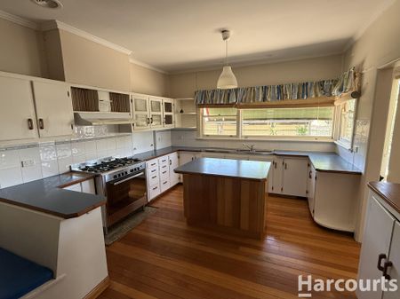 Family Home - Photo 4