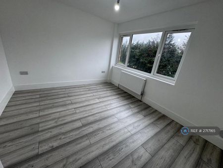 4 bedroom terraced house to rent - Photo 3