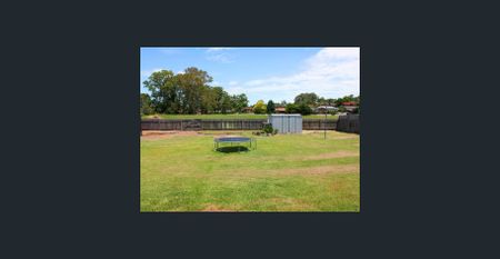 Family Home - Photo 4