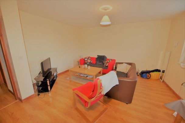 2 bedroom Flat in 1 Low Close Street, Leeds - Photo 1