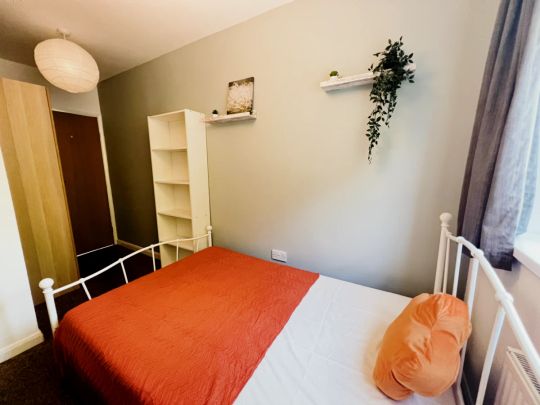 room 2 - Photo 1
