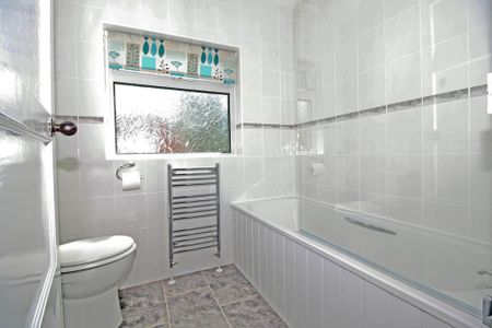 3 bedroom semi-detached house to rent - Photo 5