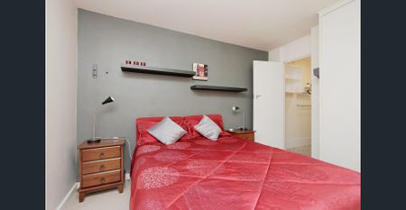 Modern, Furnished Apartment in a Prime Inner-City Location - Photo 2