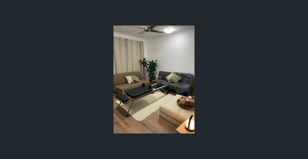 Spacious Renovated Townhouse with Golf Course Views – Prime Central Location! - Photo 1