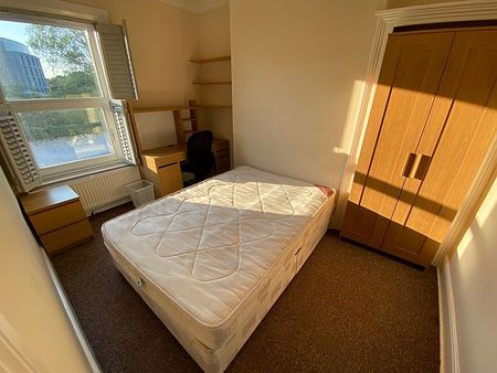 28, Barbican Road - Photo 5