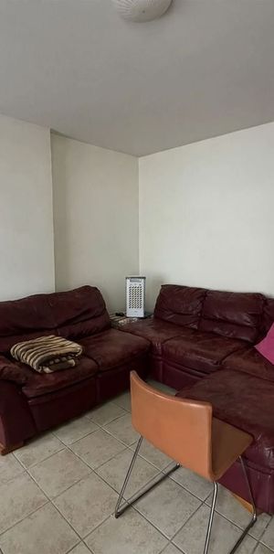 Huis te huur in Péruwelz voor € 700 met 1 slaapkamer - Photo 1