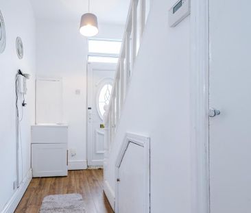 4 bedroom end of terrace house to rent - Photo 6