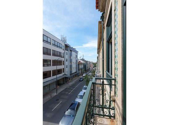 Rua de Álvares Cabral, Porto, Braga 4050-041 - Photo 1