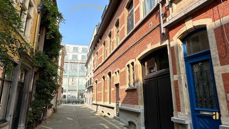 Op zoek naar een lichtrijk appartement in het historisch centrum van Gent? - Photo 2