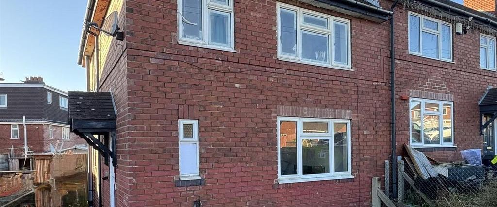 3 bedroom end of terrace house to rent - Photo 1