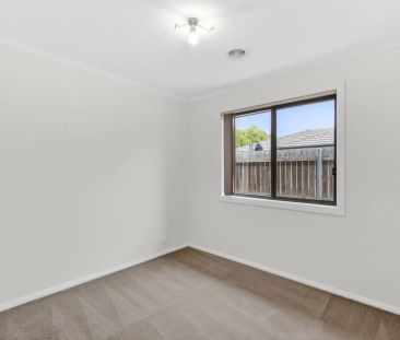 Single level , spacious townhouse - Photo 5