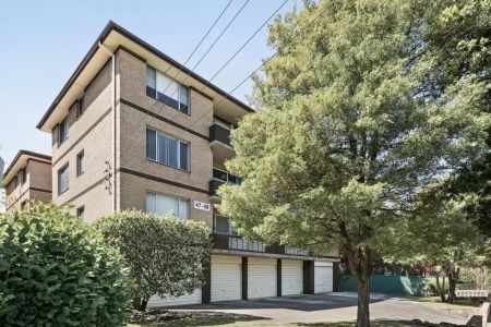 Spacious two-bedroom apartment in prime location - Photo 4