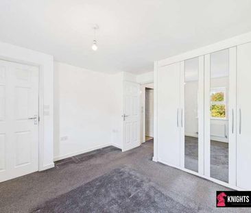 Fieldfare Close, Corby, NN18 - Photo 2