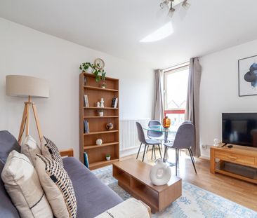 1 Bed Flat, China Court, E1W - Photo 2