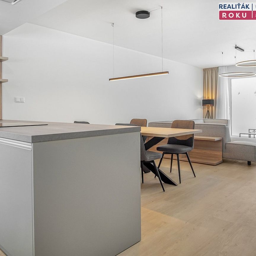 Pronájem domu 157 m² s pozemkem 495 m² - Photo 1