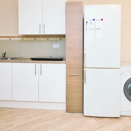 Studio Flat, Beccles Drive, IG11 - Photo 4