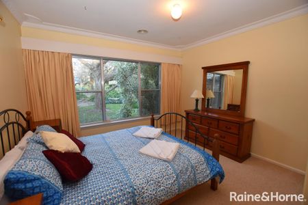 Private, Stylish & Spacious in a leafy premier location - Photo 4