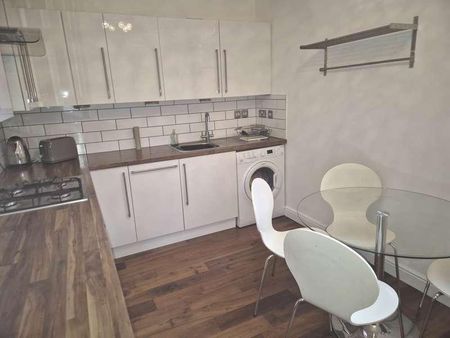 Southside Crescent, Glasgow, G5 - Photo 2