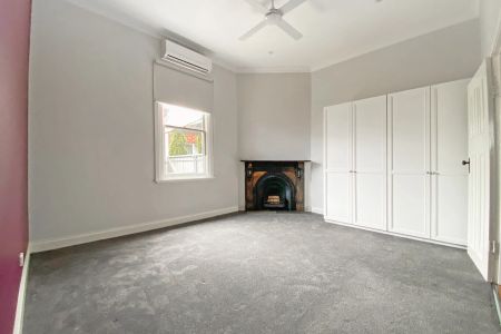 CHARACTER HOME - Photo 2