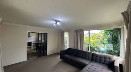 1/3 Cottesmore Close - Photo 3