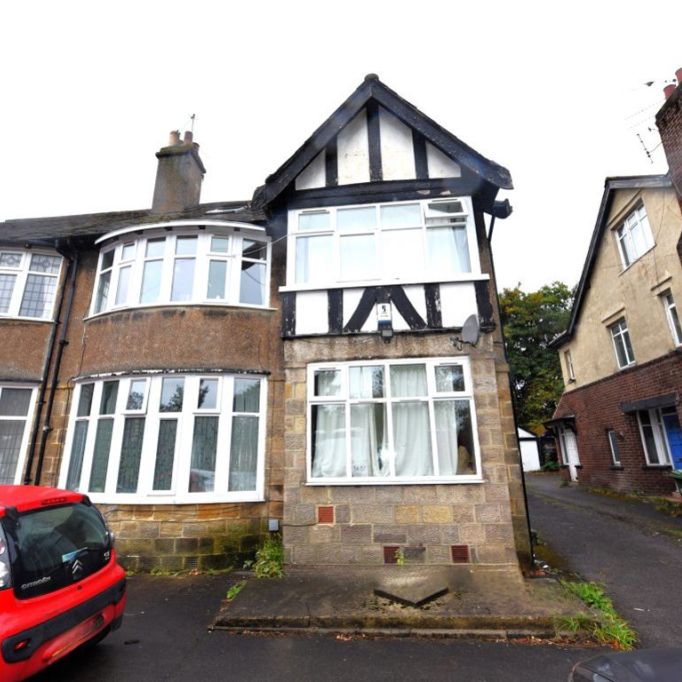 6 bedroom Flat in Otley Road, Leeds - Photo 1