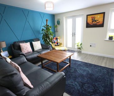 3 bedroom end of terrace house to rent - Photo 1