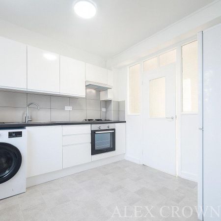 3 bedroom flat to rent - Photo 4
