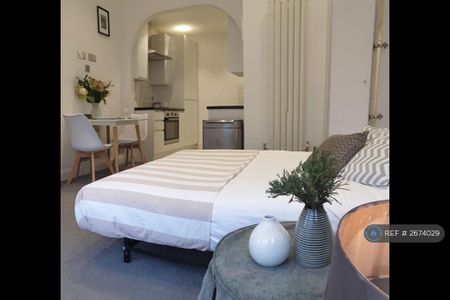 Studio to rent - Photo 4