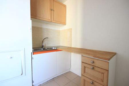 Appartement a louer Aubervilliers - Loyer €666/mois charges comprises ** - Photo 2