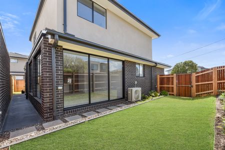 Brand New Luxury Home in Mount Waverley Secondary College School Zone - Photo 4