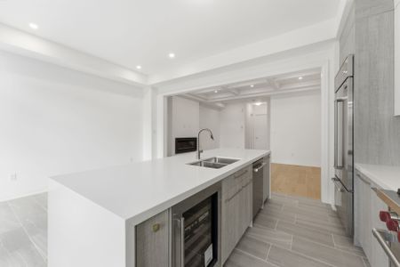 For Lease - 2A McCachen Street, Richmond Hill, Ontario - Photo 2