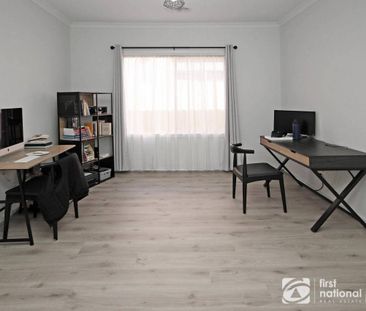 Modern 4 Bedroom Home - Photo 4