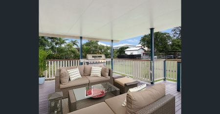 Family Home in the heart of Kedron - Photo 3