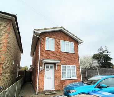 Mead Lane, Chertsey, Surrey, KT16 - Photo 5