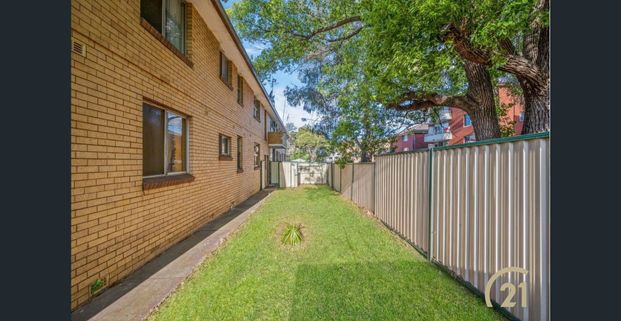 Ground Floor, 2 Bedroom Unit In The Heart Of Fairfield! - Photo 1