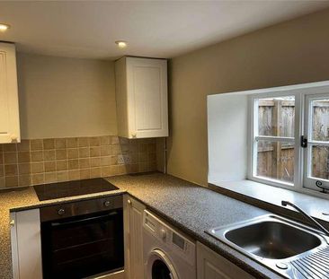 Bowditch Row, South Street, Crewkerne, Somerset, TA18 - Photo 3