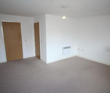 3 bedroom flat to rent - Photo 2