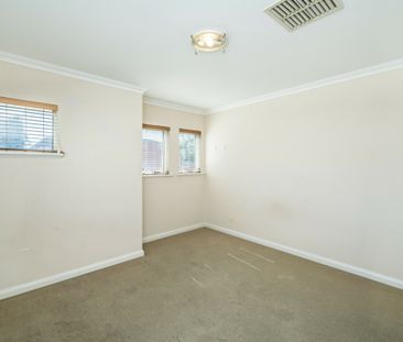 Modern townhouse in sought after location - Photo 5