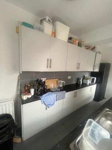 5 bedroom house of multiple occupation to rent - Photo 4