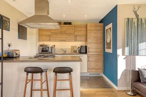 2 Bed Flat, Wager Street, E3 - Photo 1