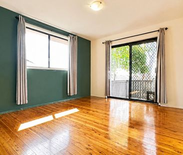 Spacious 5-Bedroom Home with Multiple Ensuites & Rear Balcony - Photo 5