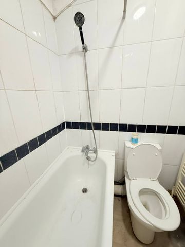 Medium size bedroom close to ilford station £750 pcm - Photo 5