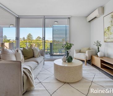 Spacious Modern Apartment in the Heart of Indooroopilly - Photo 1