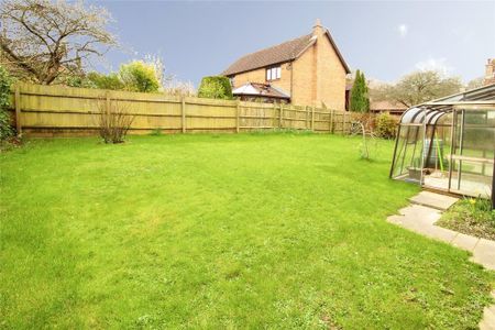 4 bedroom detached house to rent - Photo 2