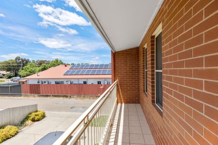 Central Wagga Townhouse - Photo 4