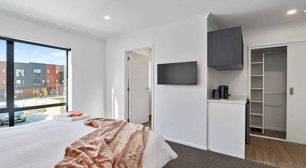 WATER, POWER + INTERNET ALL INCLUDED! - Photo 1